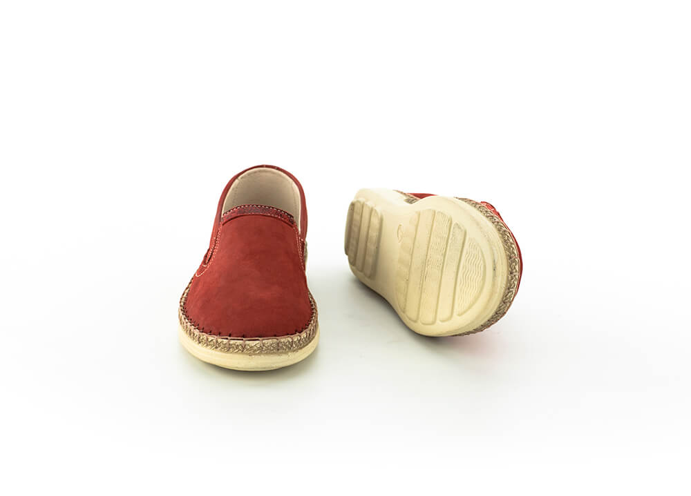 Női cipő gumival piros színben 360° placeholder image